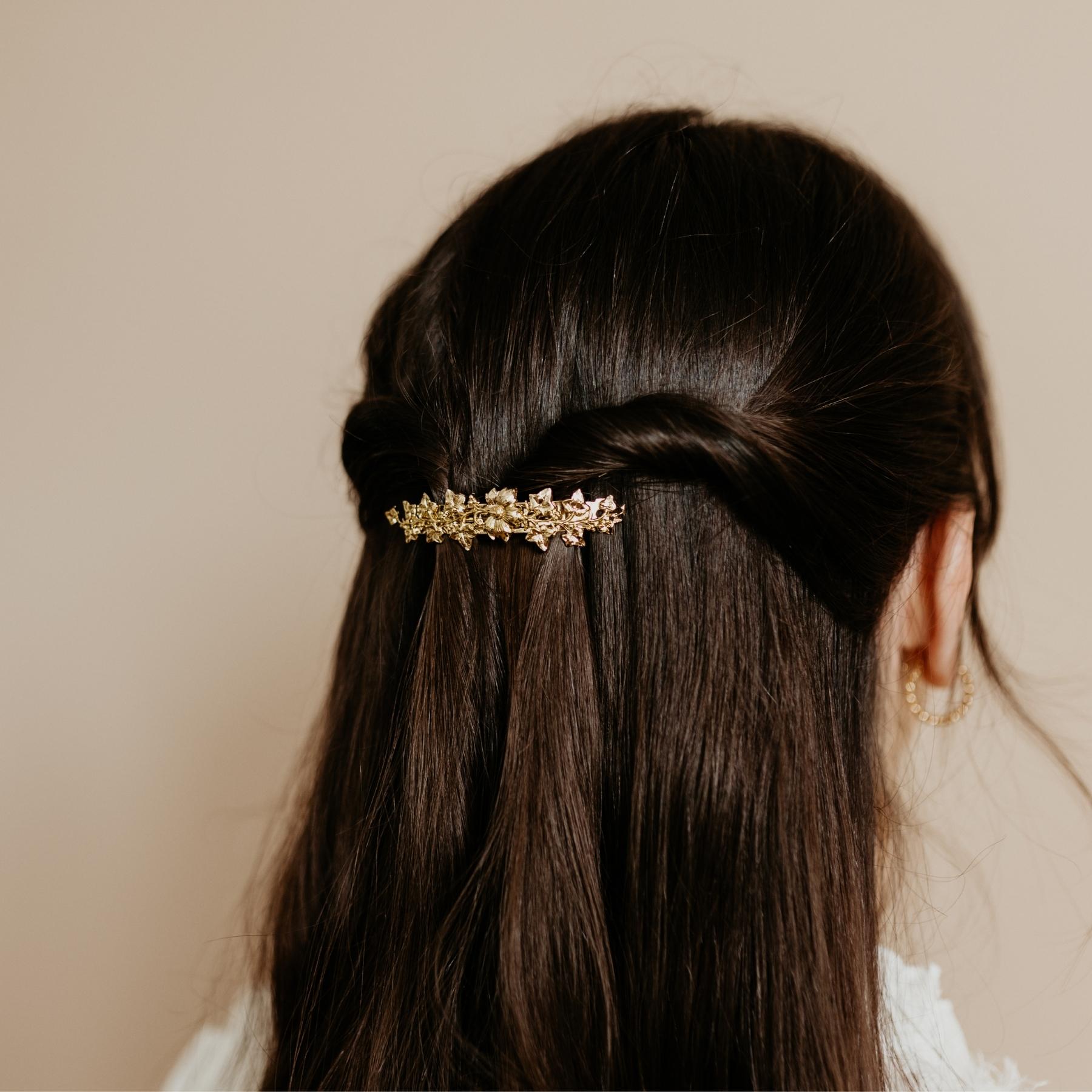 Petite barrette cheveux femme dorée fleurs coiffure mariage bijou chic
